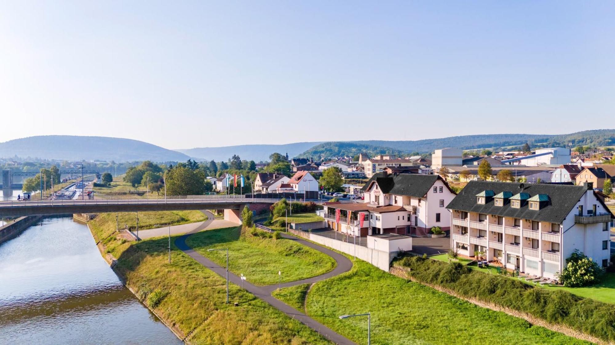 Hotel Straubs Schoene Aussicht Klingenberg am Main Exterior foto