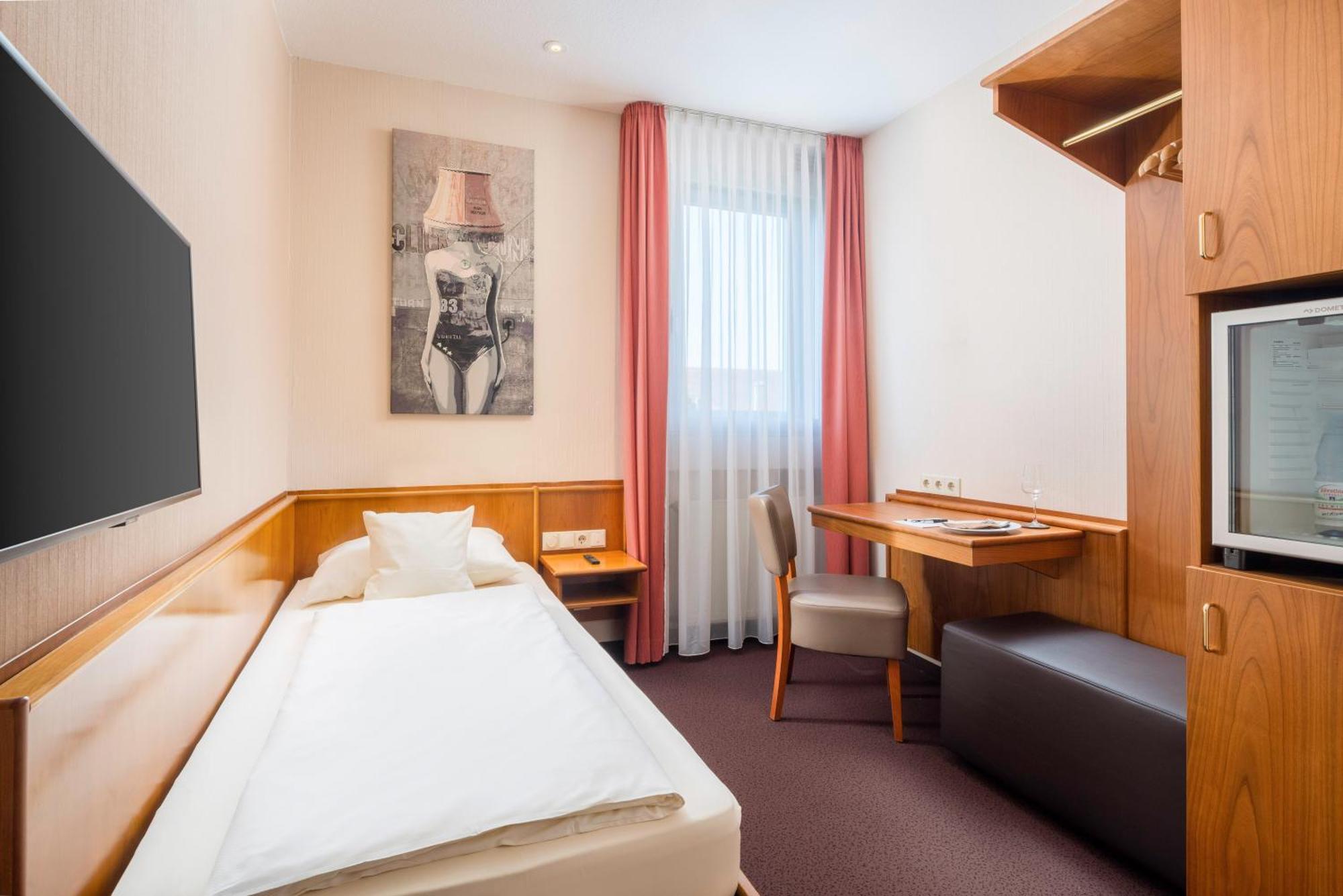 Hotel Straubs Schoene Aussicht Klingenberg am Main Exterior foto