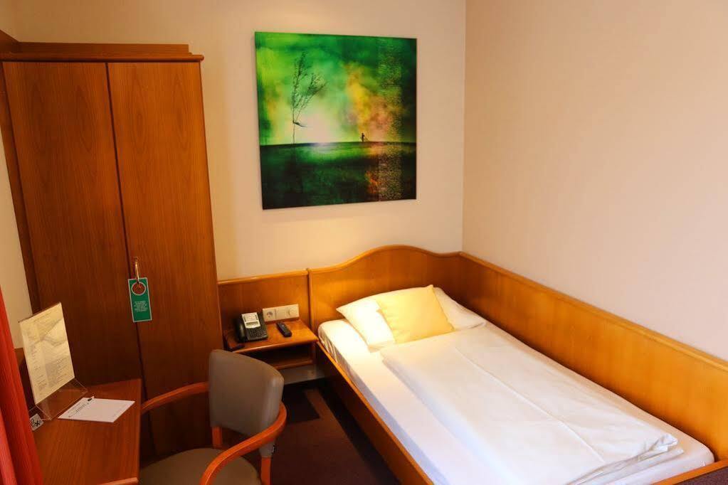 Hotel Straubs Schoene Aussicht Klingenberg am Main Exterior foto